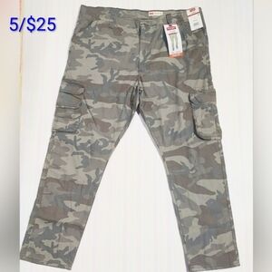 5 /$25 Wrangler Camouflage Pants 42x30